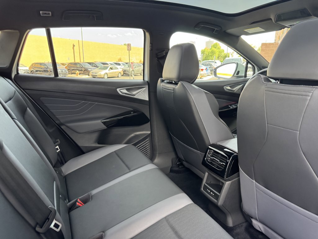 Used 2024 Volkswagen ID.4 S image 40