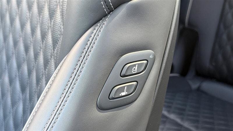 Used 2023 Genesis GV70 3.5T Sport w/ Sport Advanced Package AWD/4WD image 39