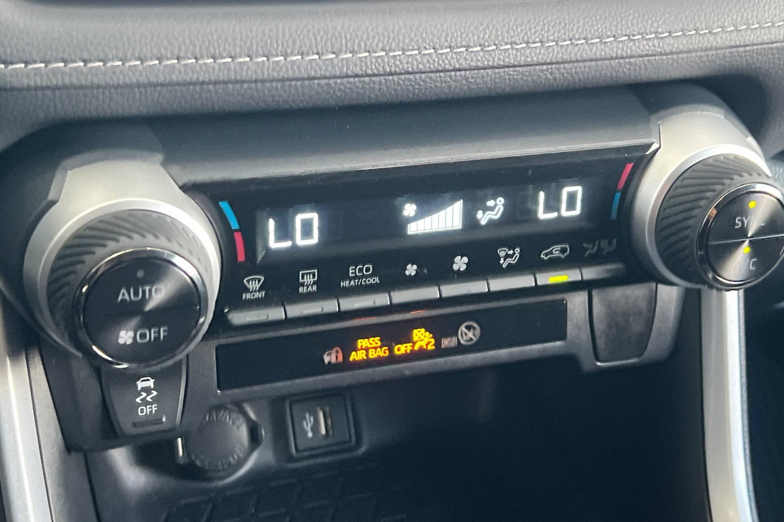 Used 2025 Toyota RAV4 XLE AWD/4WD image 17