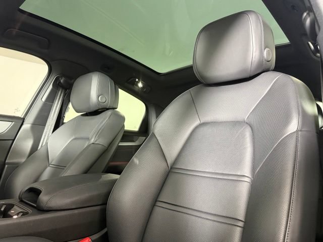Used 2025 Porsche Cayenne Coupe AWD/4WD image 5