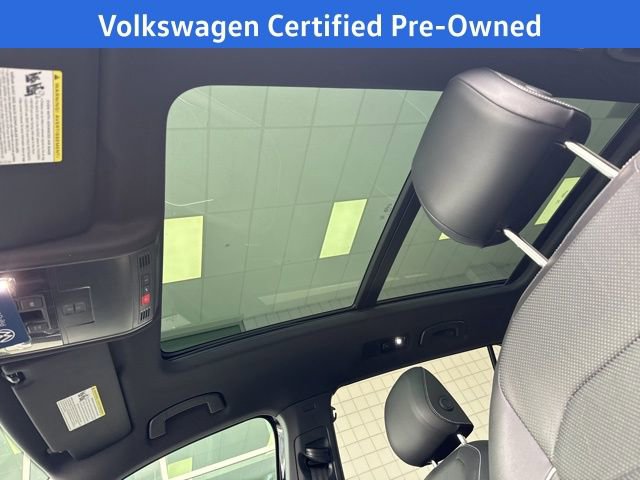 Certified 2024 Volkswagen Tiguan SEL R-Line image 20