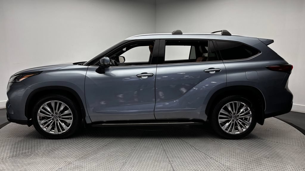 Used 2023 Toyota Highlander Platinum AWD/4WD image 4