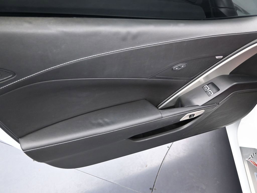Used 2015 Chevrolet Corvette Stingray Coupe image 12