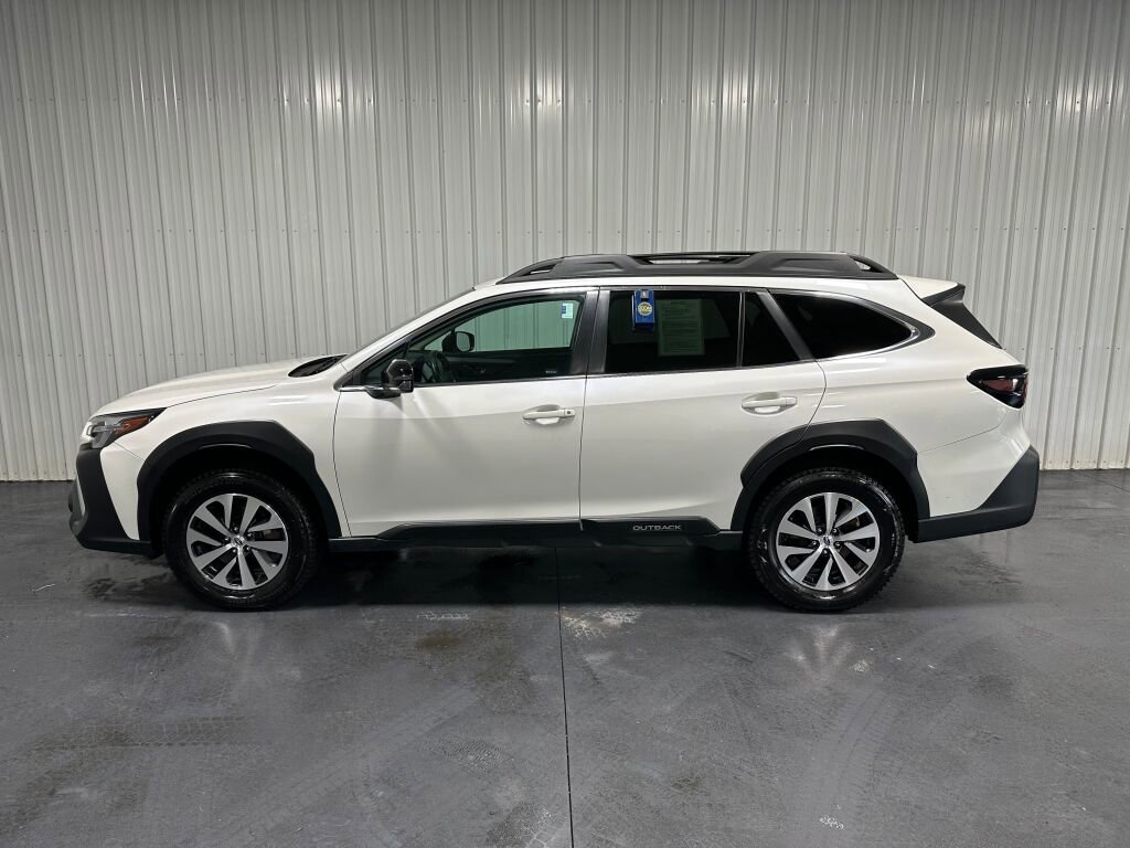 Used 2023 Subaru Outback Premium image 4