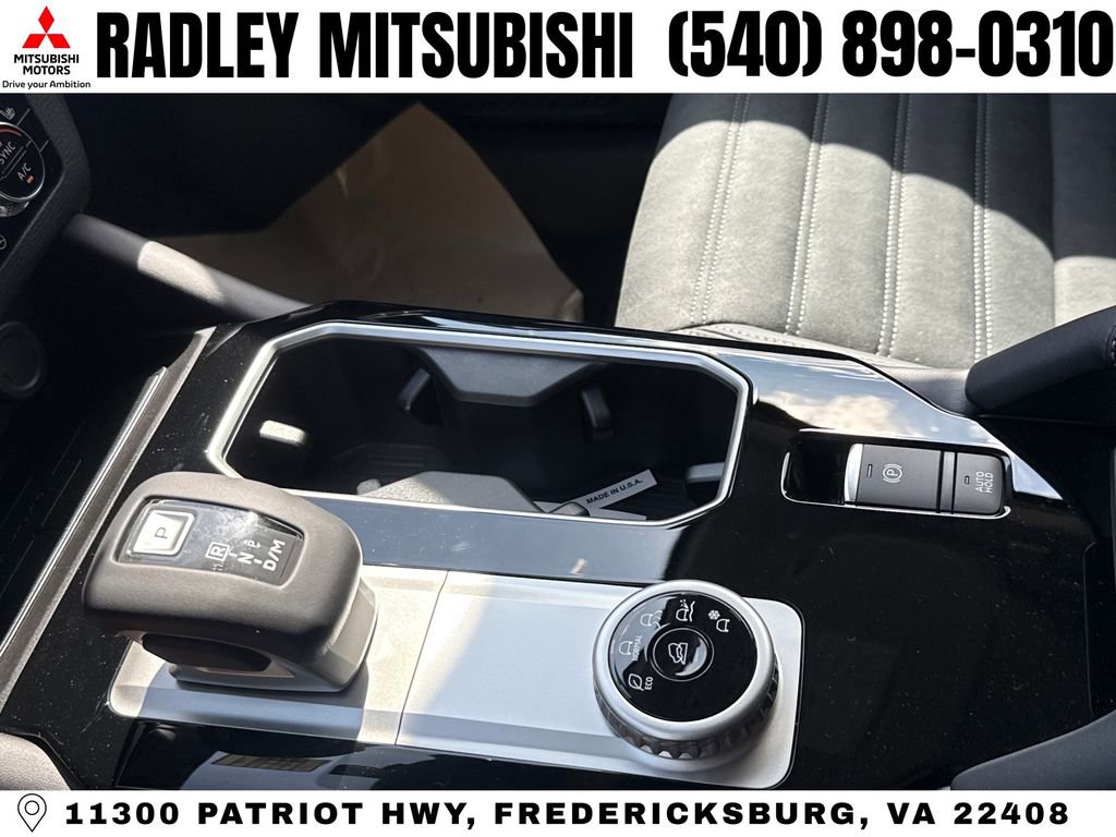 New 2026 Mitsubishi Outlander SE FWD image 11
