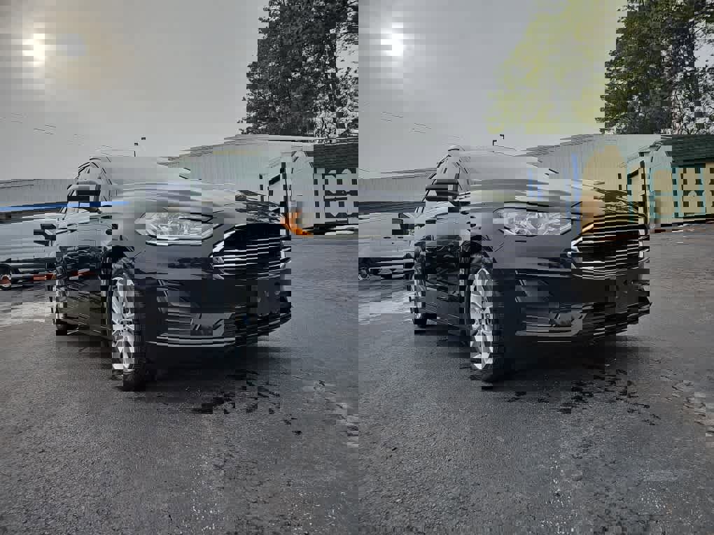 Used 2020 Ford Fusion SE image 1