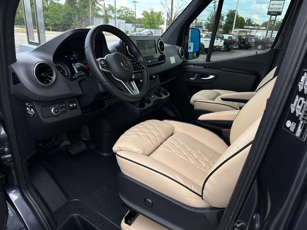 Used 2023 Mercedes-Benz Sprinter 3500 image 10