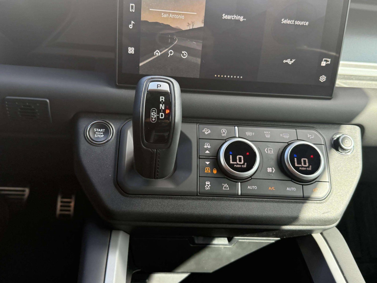 Used 2025 Land Rover Defender 110 V8 image 13