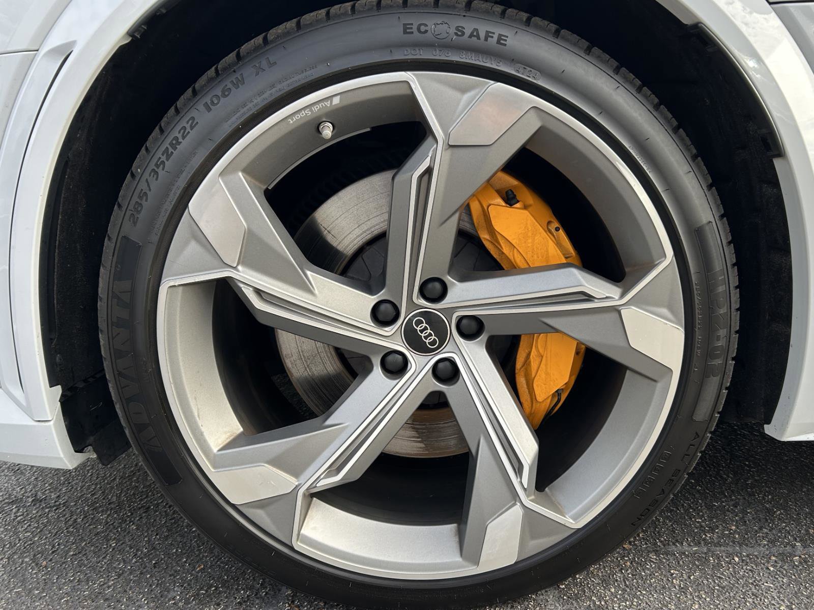 Used 2023 Audi e-tron S Prestige w/ Prestige Package image 12