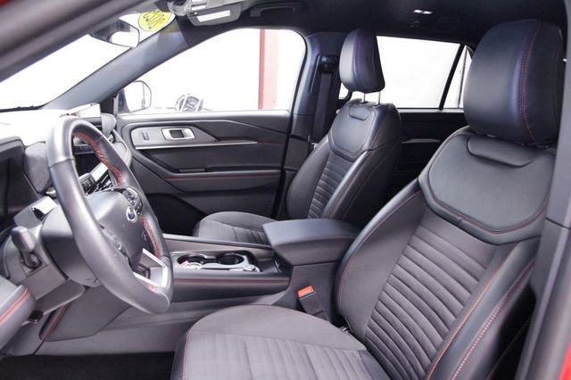Used 2025 Ford Explorer ST-Line w/ ST-Line Street Pack AWD/4WD image 12