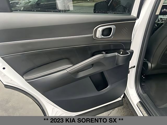 Used 2023 Kia Sorento SX image 19