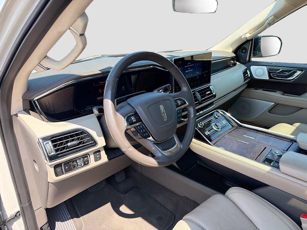 Used 2023 Lincoln Navigator Reserve AWD/4WD image 9