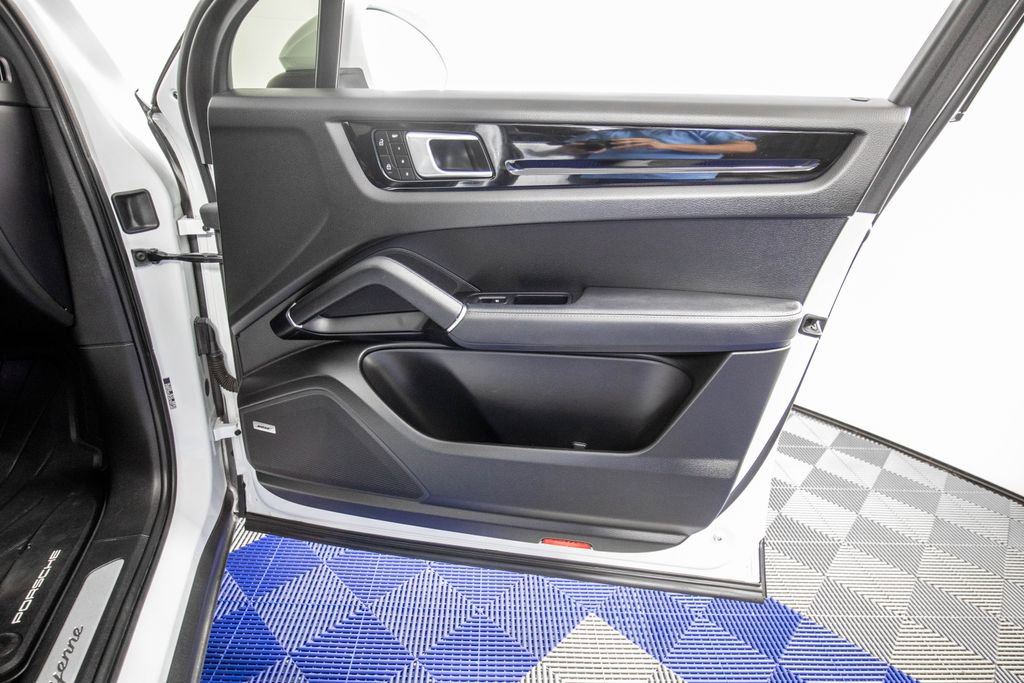 Used 2023 Porsche Cayenne image 15