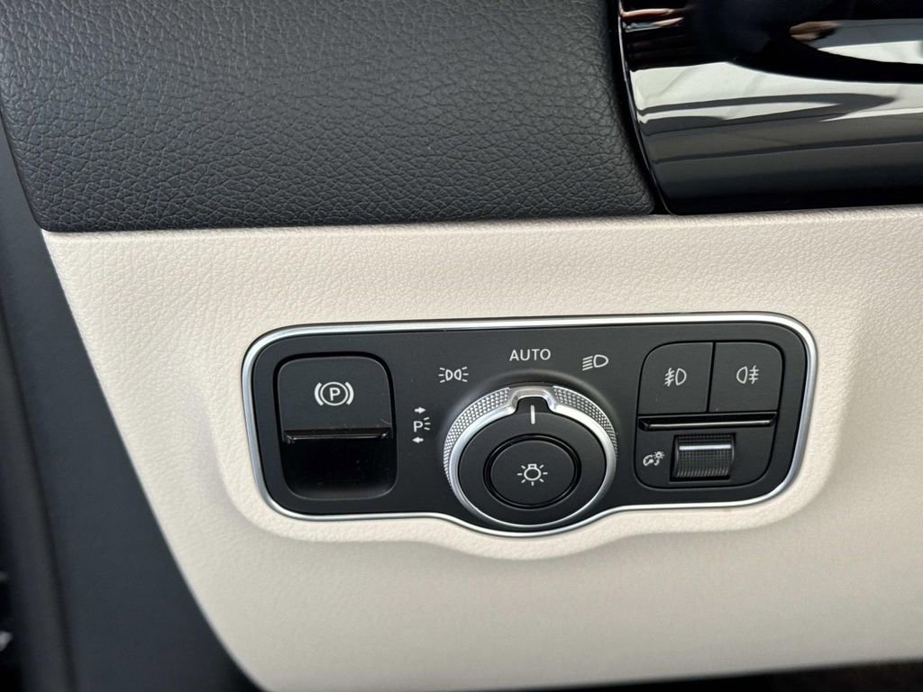 Used 2025 Mercedes-Benz GLA 250 image 21