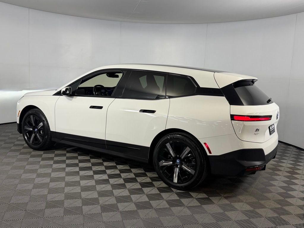 Used 2024 BMW iX xDrive50 w/ Premium Package image 7