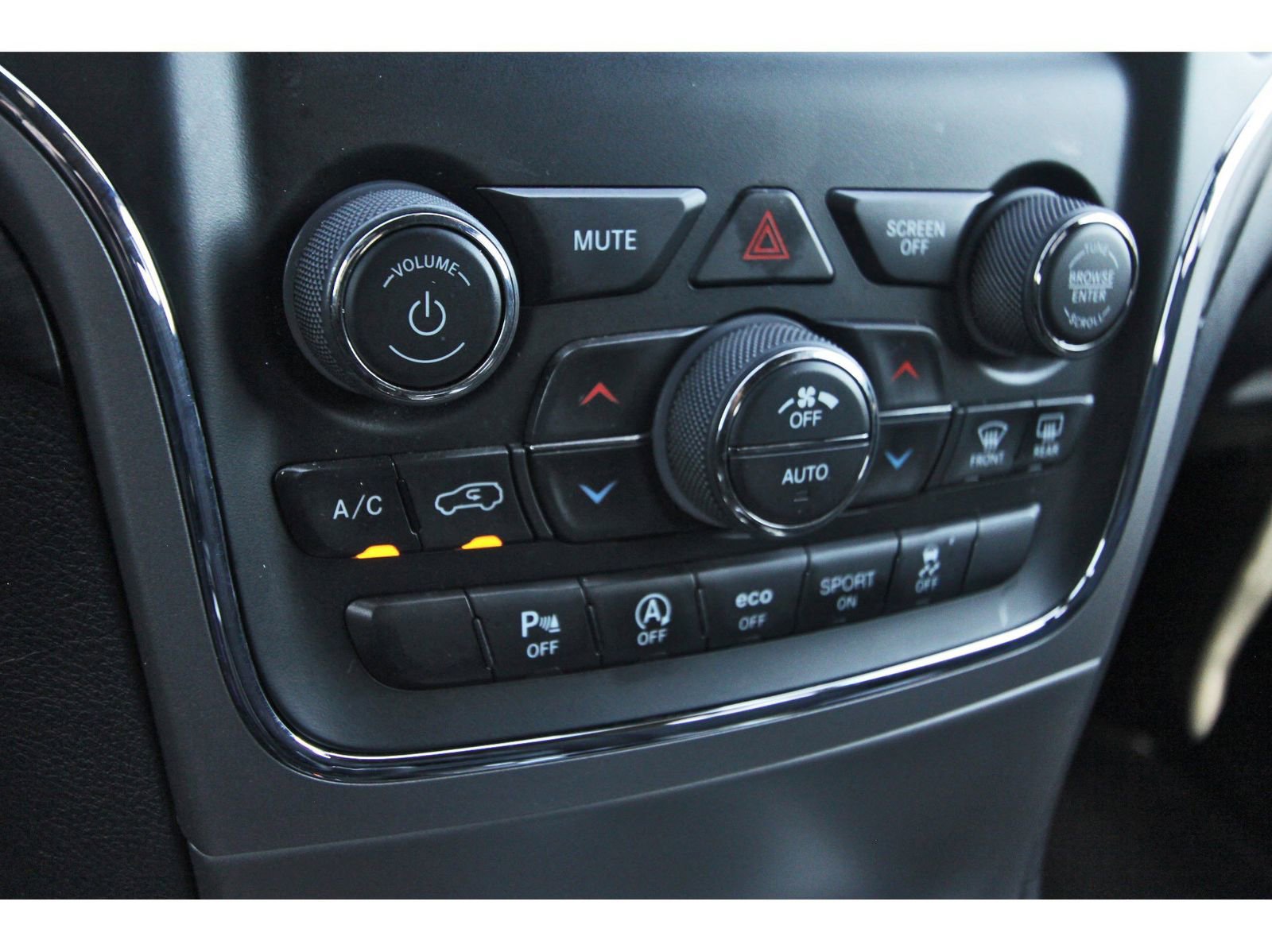 Used 2019 Jeep Grand Cherokee Laredo RWD image 25