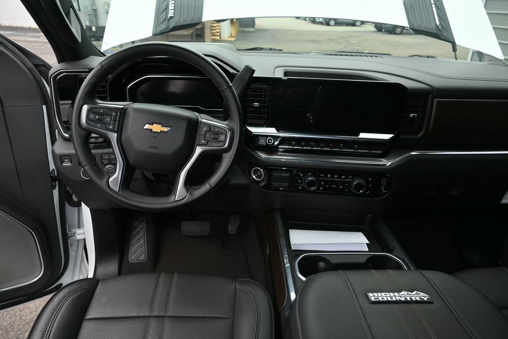 Used 2024 Chevrolet Silverado 2500 High Country w/ High Country Premium Package AWD/4WD image 25