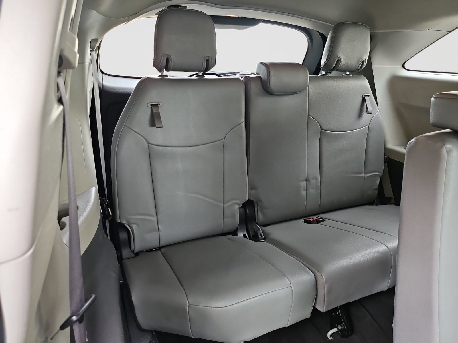 Used 2024 Toyota Sienna XLE FWD image 24