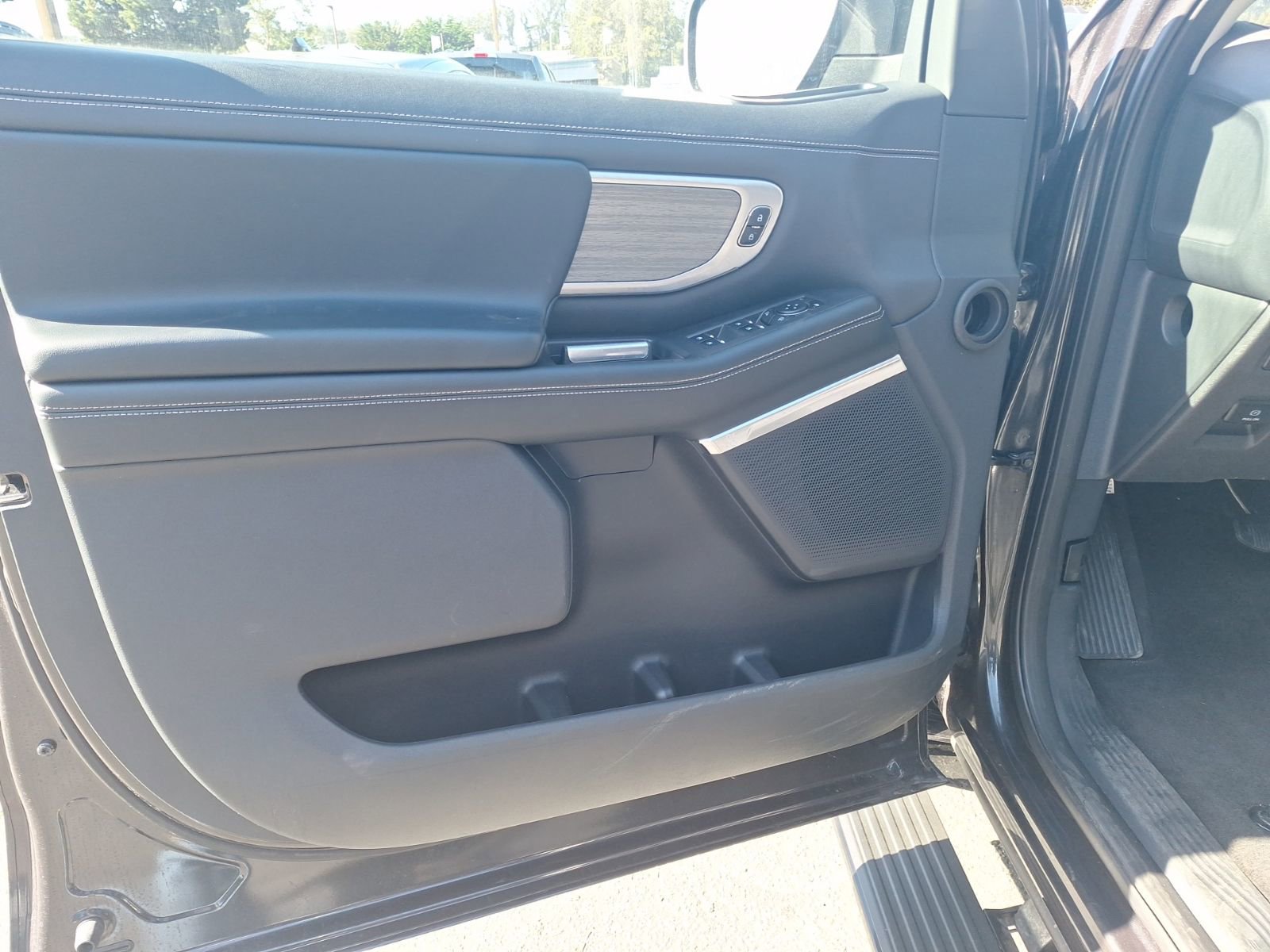 Certified 2025 Ford Expedition Platinum image 12