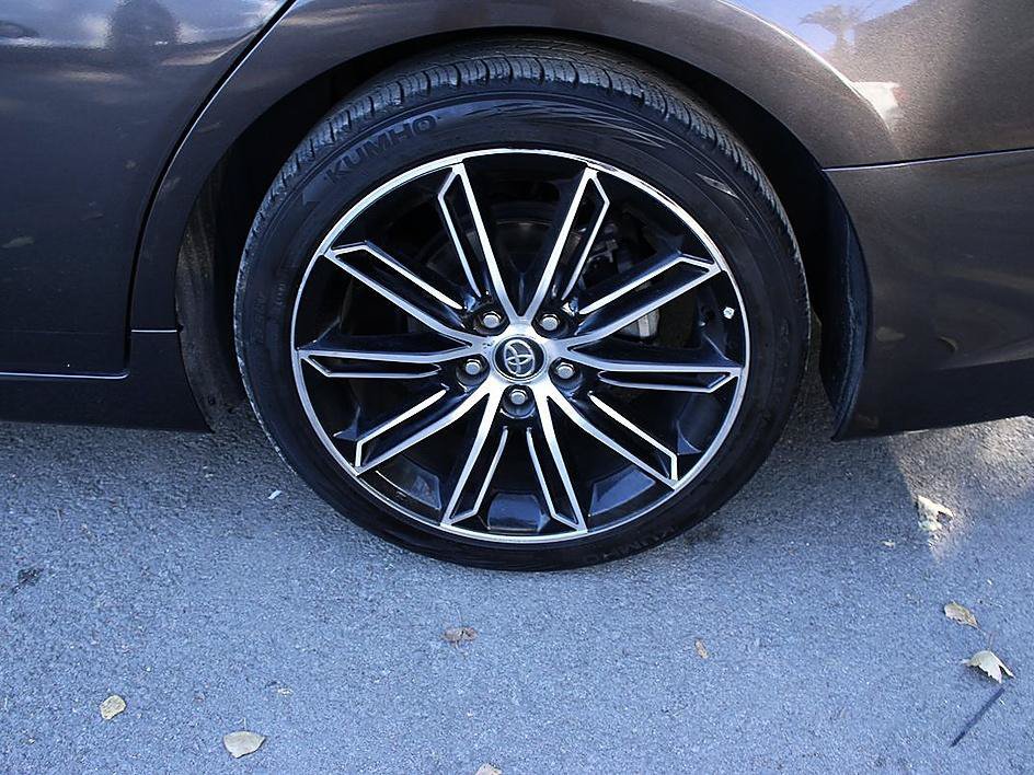 Used 2020 Toyota Avalon XSE w/ Preferred Accessory Package FWD image 8