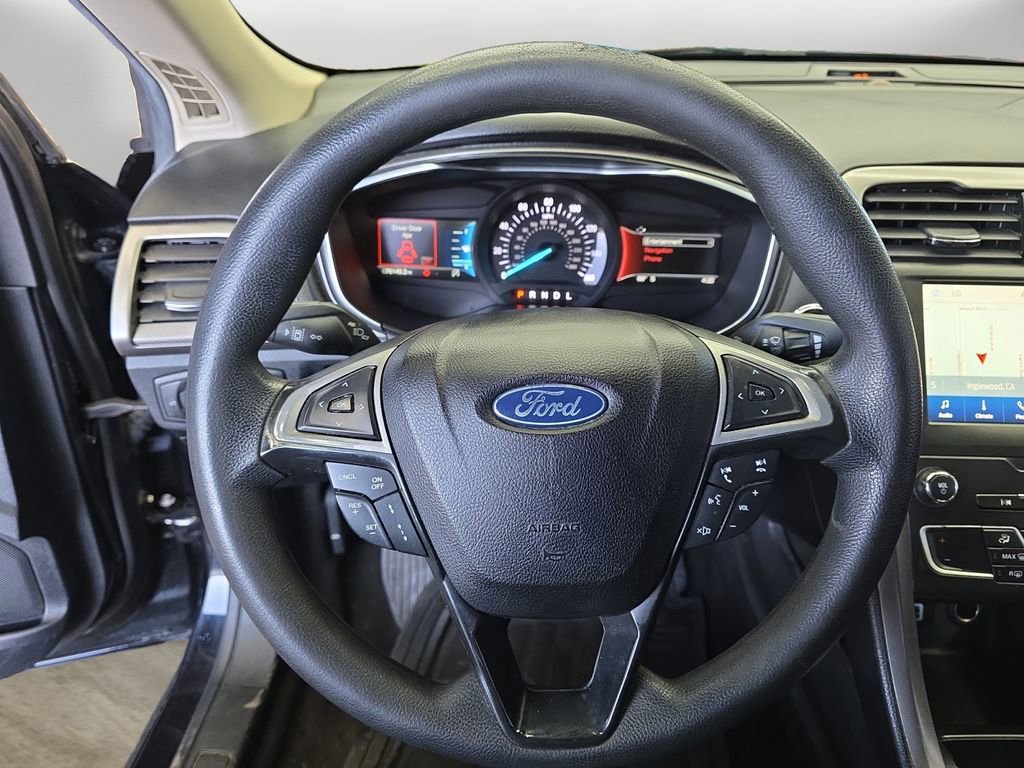 Used 2020 Ford Fusion SE image 24