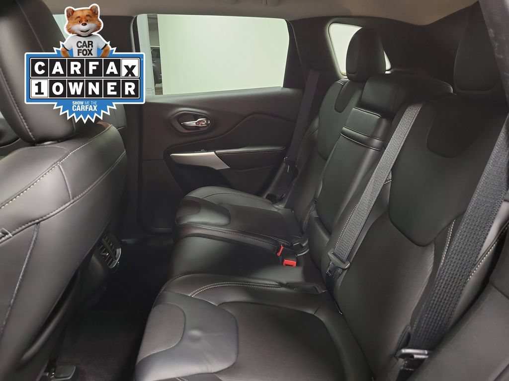 Used 2018 Jeep Cherokee Latitude Plus w/ Comfort/Convenience Group FWD image 28