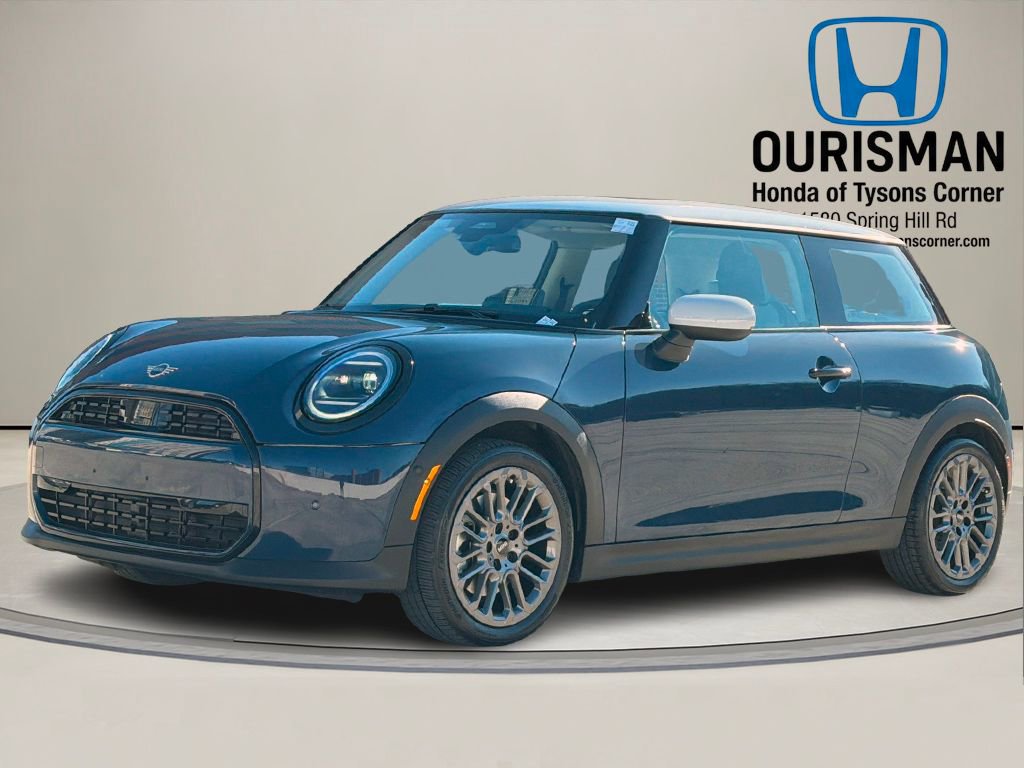 Used 2025 MINI Cooper 2-Door Hardtop image 2