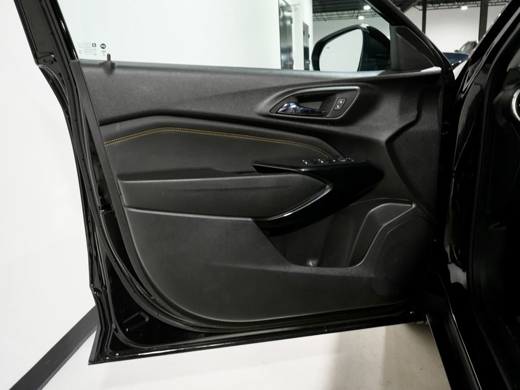 Used 2024 Chevrolet Trax ACTIV w/ Sunroof Package image 13