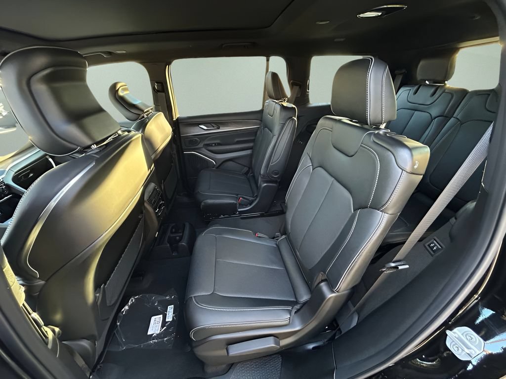 New 2025 Jeep Grand Cherokee L Overland w/ Advanced Protech Group III AWD/4WD image 13