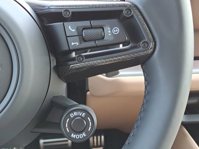 New 2025 Porsche Cayenne GTS image 32