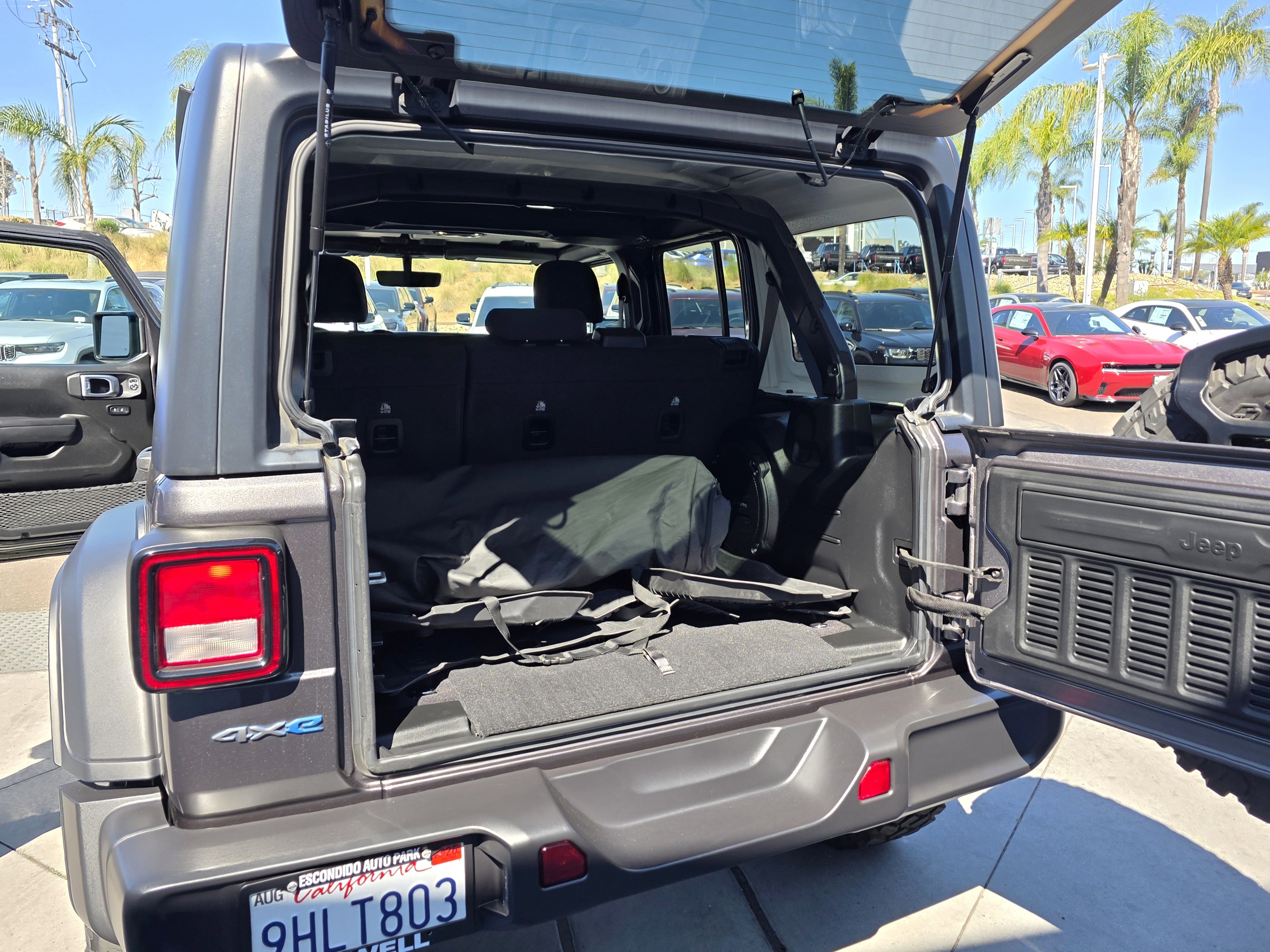 Certified 2023 Jeep Wrangler Unlimited w/ Cold Weather Group image 17