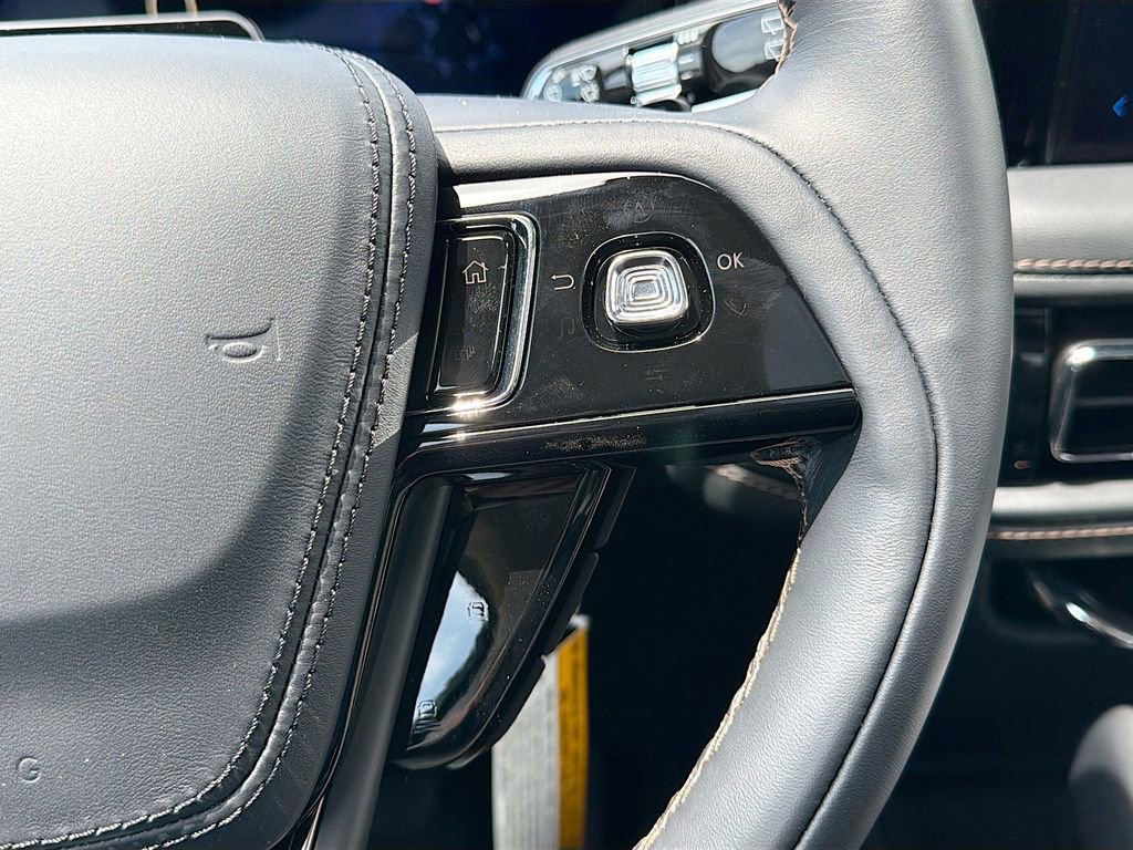 New 2026 Lincoln Aviator AWD image 13