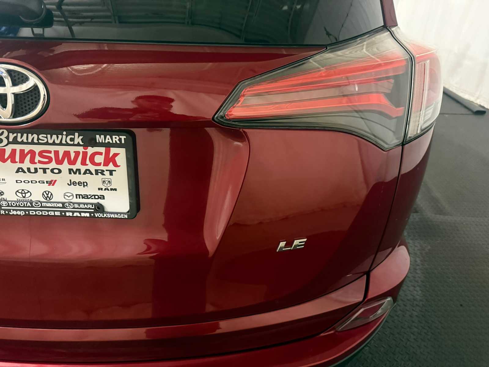 Used 2018 Toyota RAV4 LE w/ All Weather Liner Package image 18