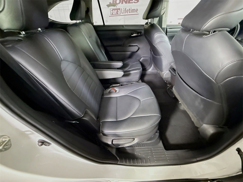 Certified 2020 Toyota Highlander XLE image 31