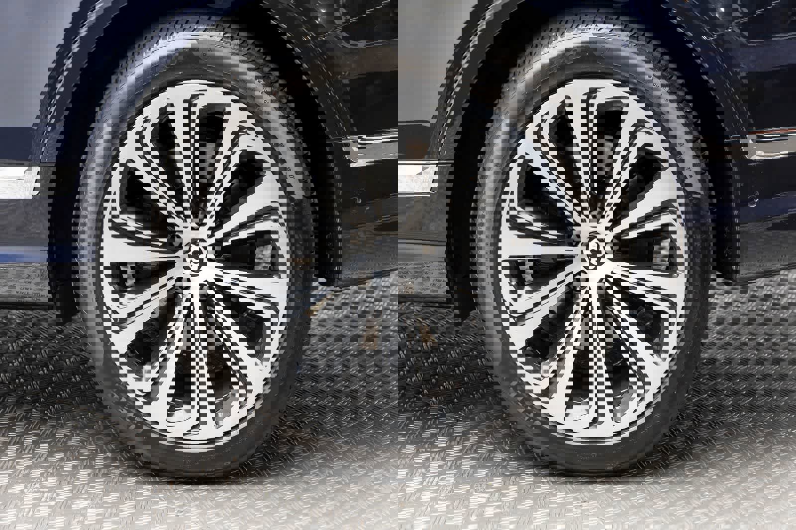 Used 2021 Bentley Bentayga image 59