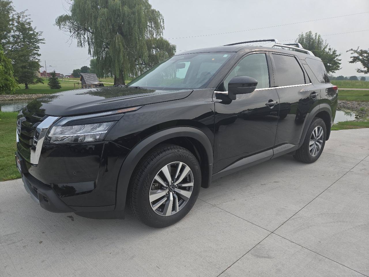 Used 2023 Nissan Pathfinder SL