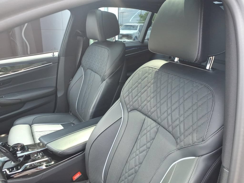 Used 2021 BMW M550i xDrive w/ Executive Package AWD/4WD image 13