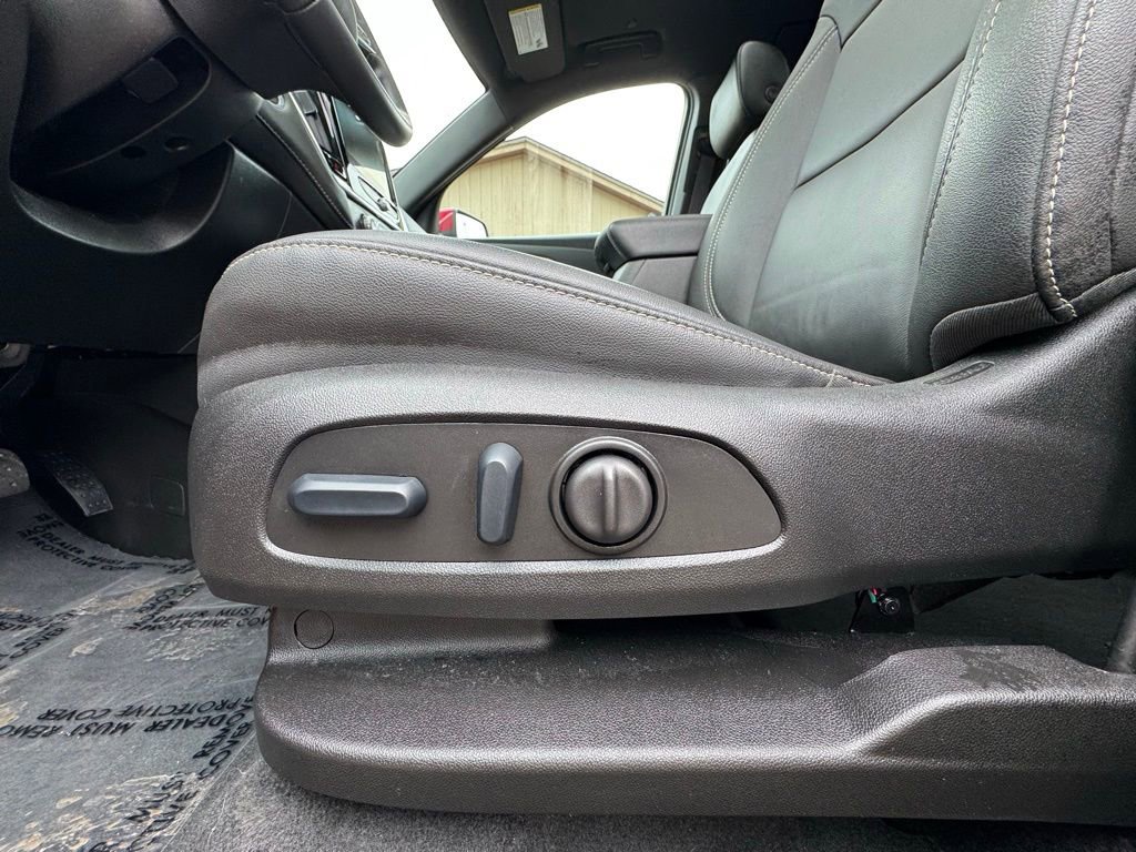 Used 2023 Chevrolet Traverse LT image 14