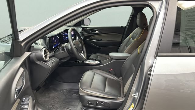 Used 2025 Chevrolet Trax ACTIV w/ Driver Confidence Package FWD image 10