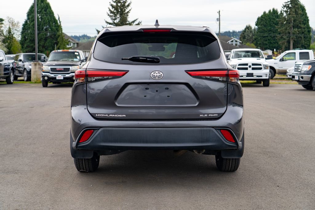 Used 2022 Toyota Highlander XLE AWD/4WD image 10