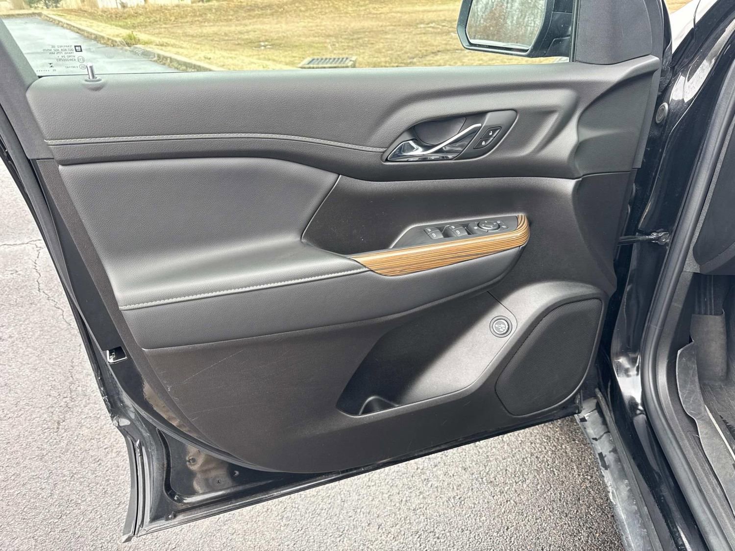 Used 2023 GMC Acadia SLE w/ Driver Convenience Package FWD image 26