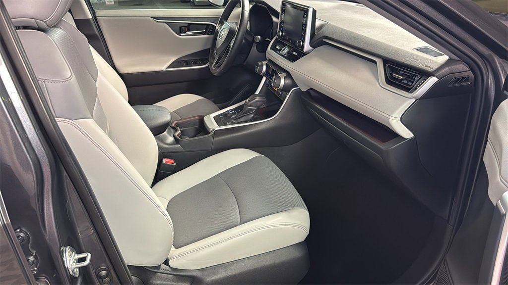 Used 2020 Toyota RAV4 Limited image 10