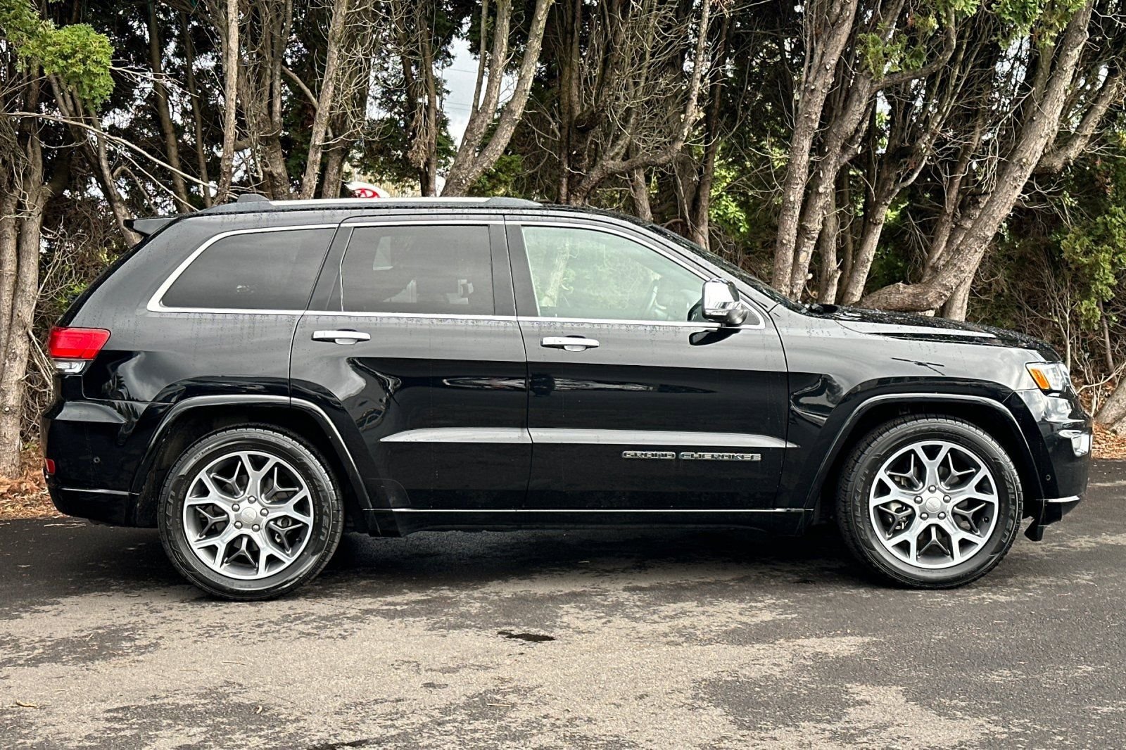 Used 2019 Jeep Grand Cherokee Overland AWD/4WD image 3