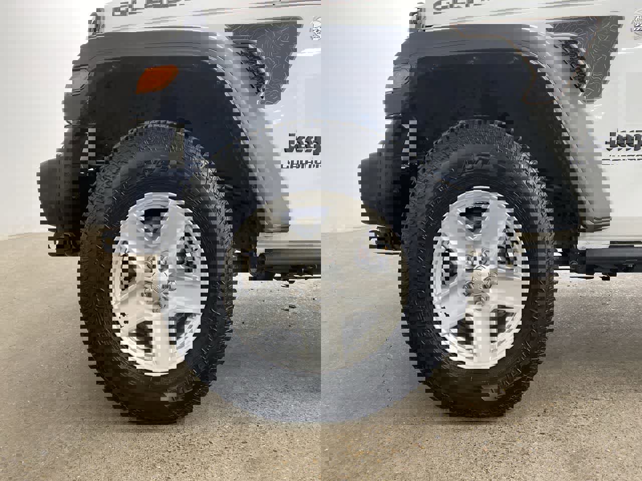 Used 2020 Jeep Gladiator Sport w/ Quick Order Package 24S image 12