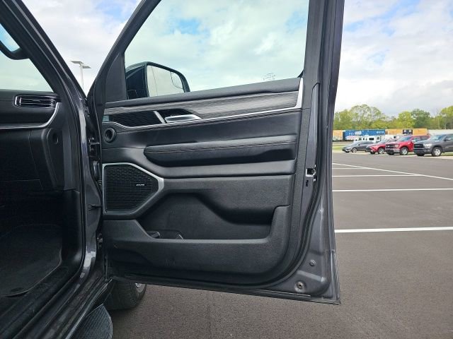 Used 2024 Jeep Wagoneer Series II w/ Flexible Seating Group image 30