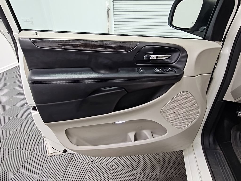 Used 2013 Dodge Grand Caravan SE image 22