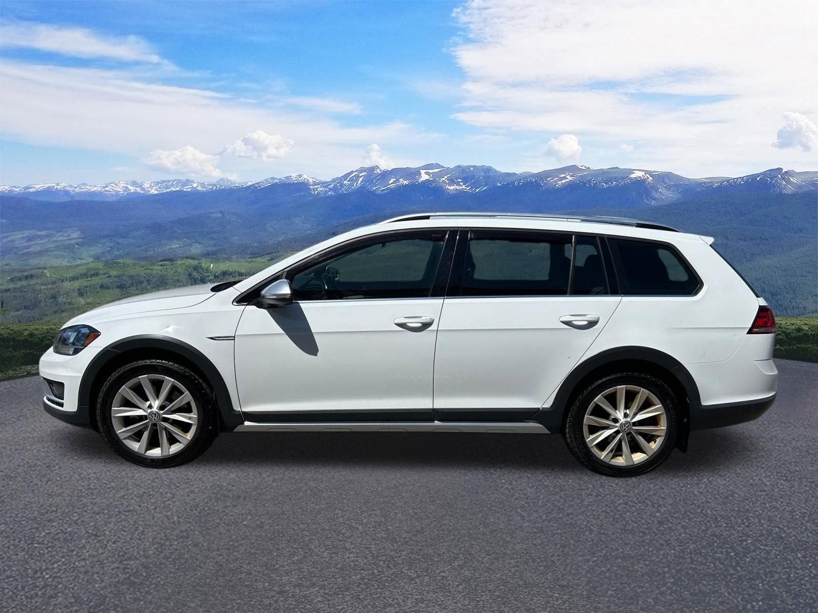 Used 2019 Volkswagen Golf Alltrack S AWD/4WD image 2