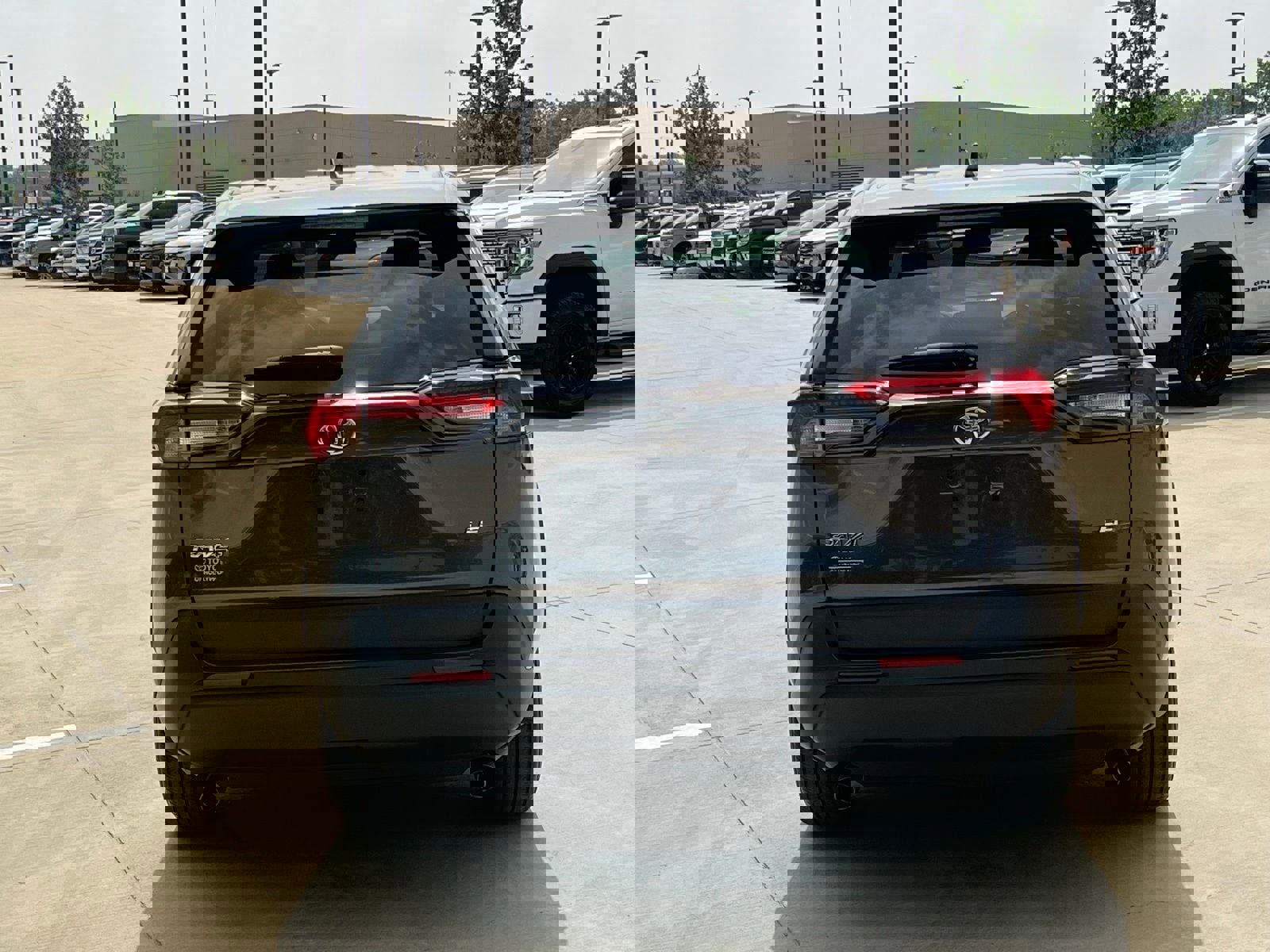 Used 2022 Toyota RAV4 LE FWD image 11