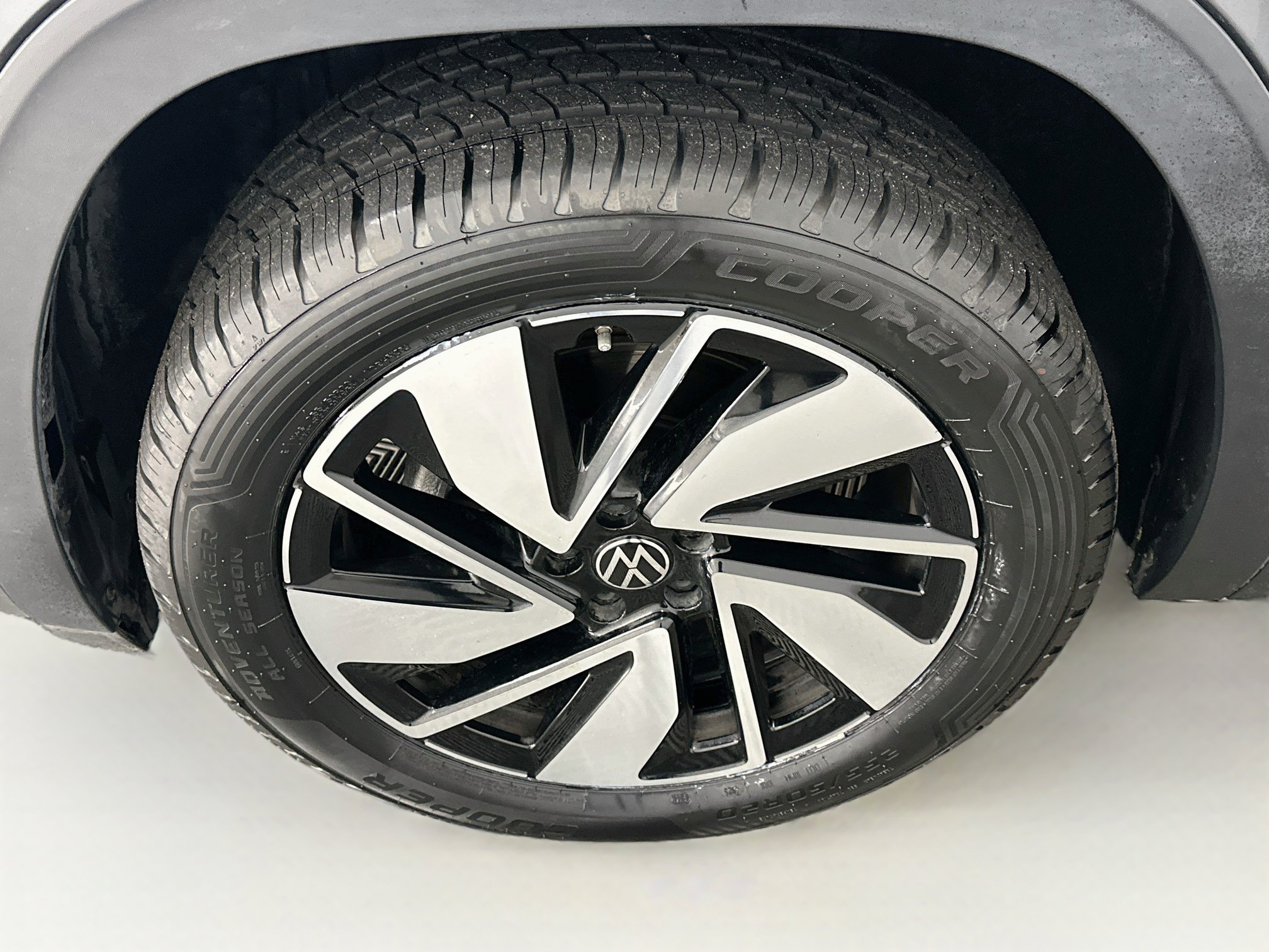 Used 2025 Volkswagen Atlas SE AWD/4WD image 11