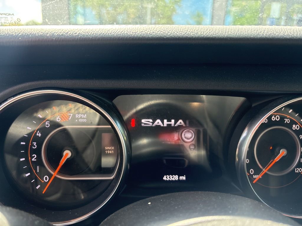Used 2019 Jeep Wrangler Unlimited Sahara AWD/4WD image 19